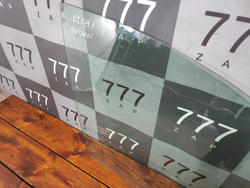 Стекло двери передней правой Mercedes R (W251) 05-17 Б/У Оригинал a2517250210