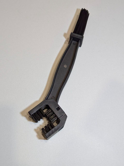 Щетка для очистки цепи мотоцикла от грязи перед смазкой, велосипеда