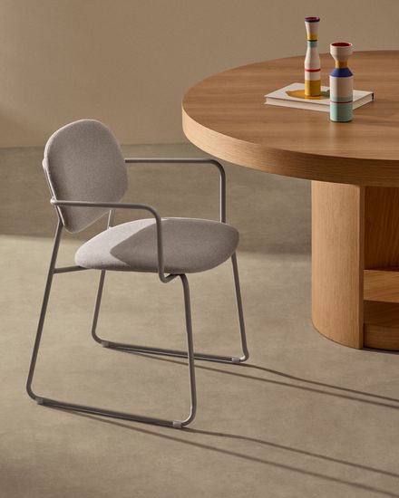 Стул Meli из бежевого шенилла с бежевой металлической структурой Испания la Forma