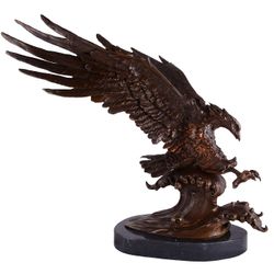 Статуэтка в атаку