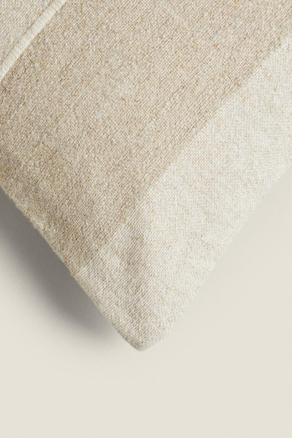 ZARA HOME ЧЕХОЛ ДЛЯ ДЕКОРАТИВНОЙ ПОДУШКИ С ВЫШИВКОЙ В ПОЛОСКУ, СВЕТЛО-БЕЖЕВЫЙ