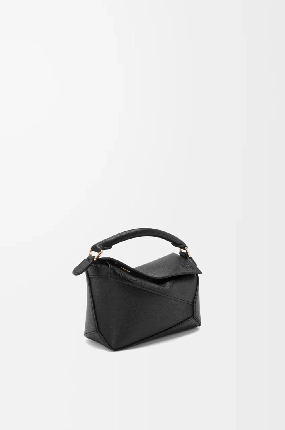 Loewe Мини-сумка Puzzle Edge из мягкой зернистой телячьей кожи, черный