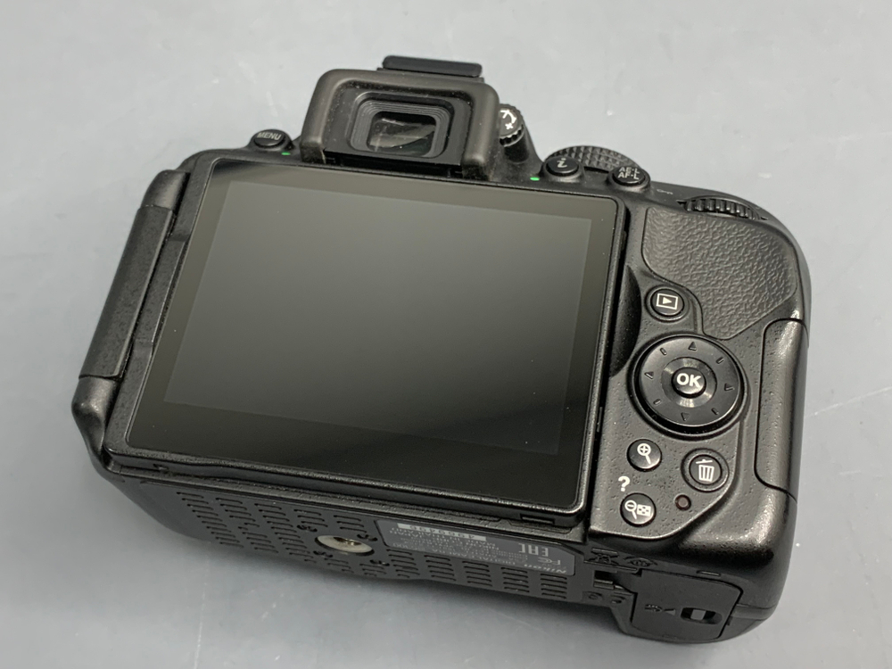 Nikon D5300 kit AF-P 18-55mm VR 12.700 кадров