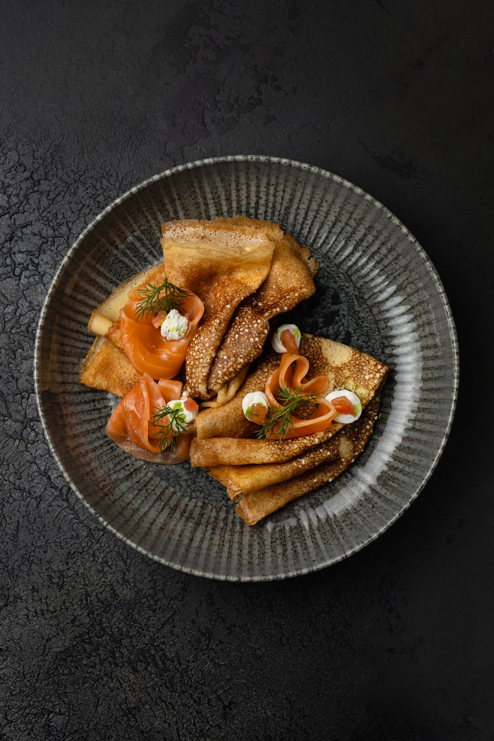 Блины со слабосоленой семгой