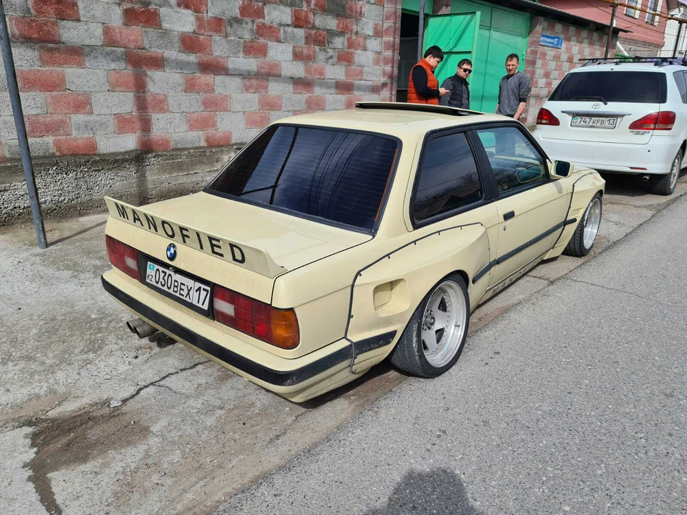 BMW E30 PANDEM (ROCKET BUNNY) Спойлер средний (Реплика "Стекловолокно")