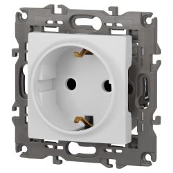 Розетка ЭРА Elegance 14-2102-01М с заземлением 2P+E Schuko со шторками 16А-250В белый матовый