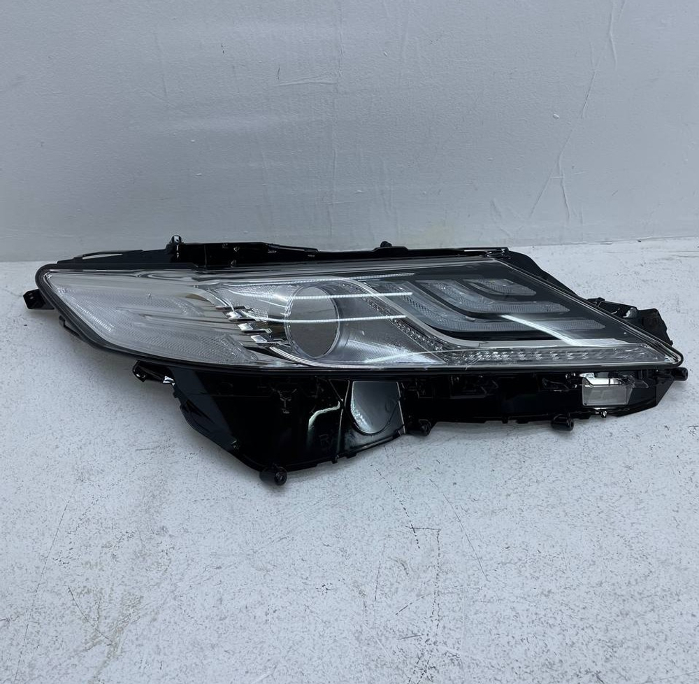 Стекло фары (RH) (Полностью LED) 81131-33E10 8113133E10