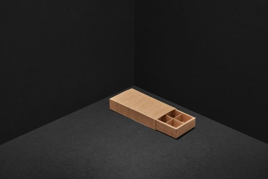 Упаковка для 8 шоколадных конфет.