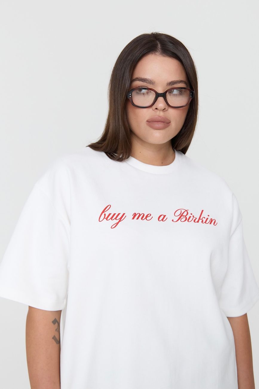 Футболка с надписью "buy me a Birkin", молочный