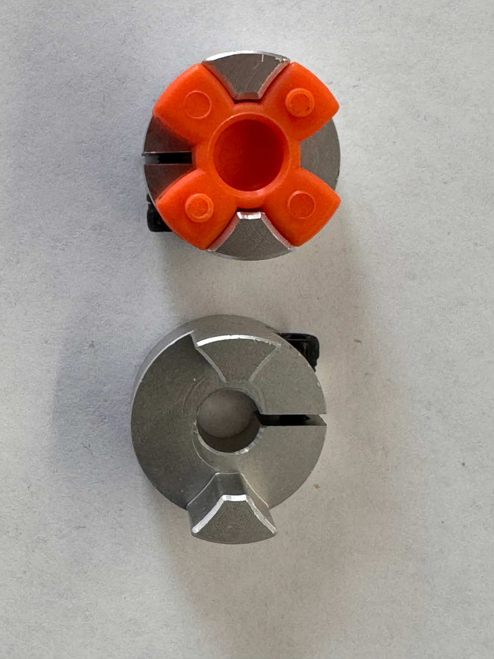 Муфта 2х-зубая металическая между двигателем и валом посадочные Ø5мм х Ø6.35мм (Китай)