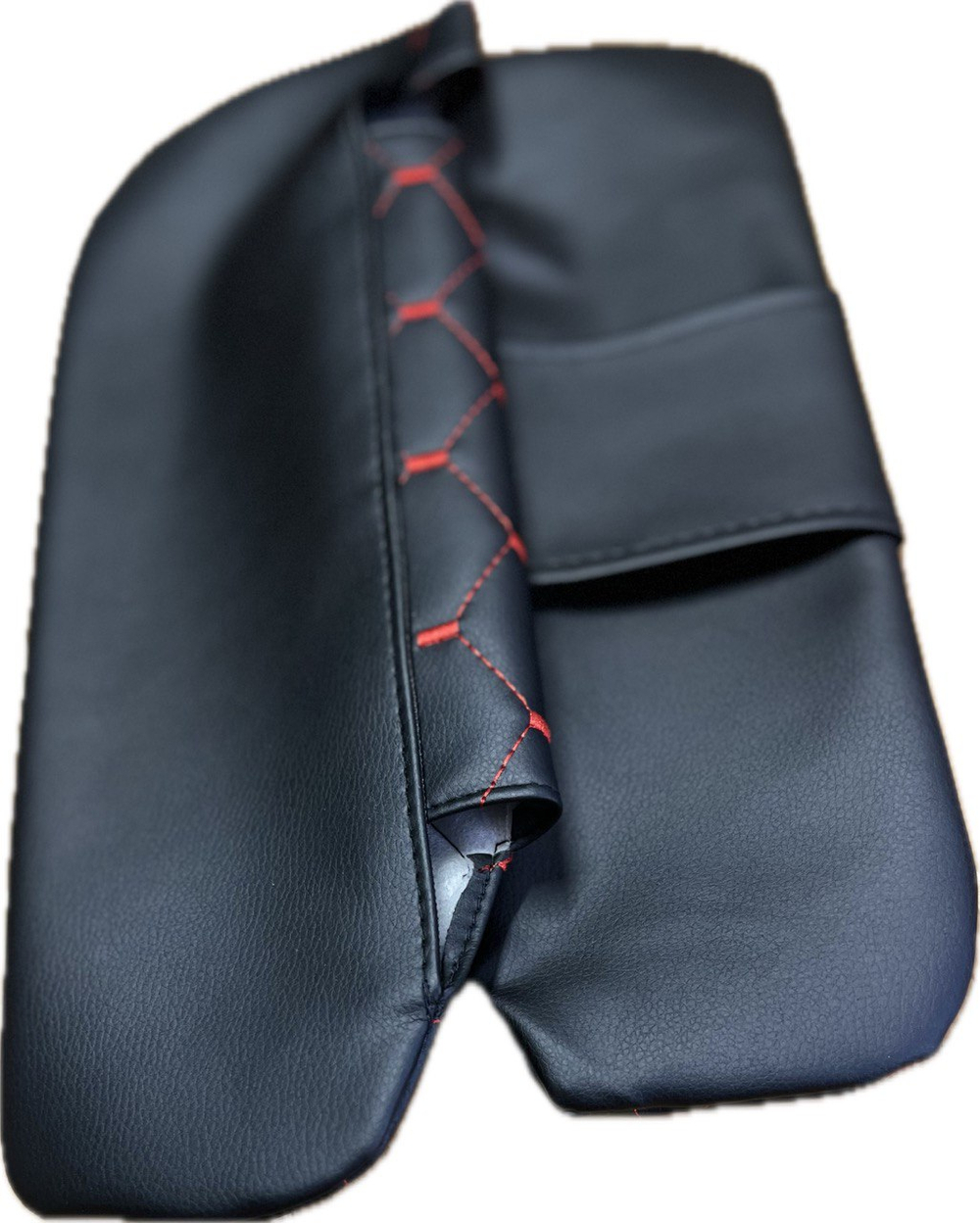 Чехлы на козырьки ЛАДА Ларгус, РЕНО Логан, Дастер, Сандеро (красная нить Рубин)