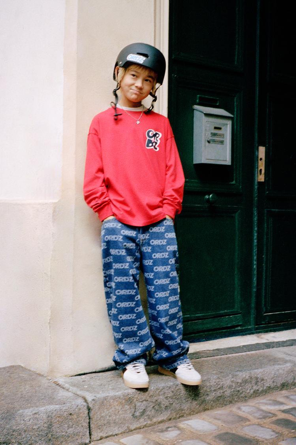 ZARA ДЖИНСЫ WIDE LEG С ТЕКСТОВЫМ ПРИНТОМ, СИНИЙ