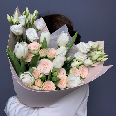 Букет "Сигма" (Тюльпаны, кустовые розы, эустома)