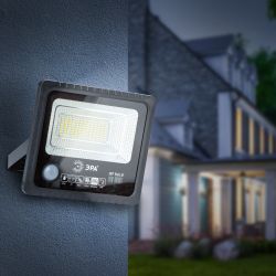 Прожектор ЭРА ERAPRO-50 светодиодный уличный на солнечной батарее 50W 360 lm 5000K с датчиком движения ПДУ IP65 | Уличное освещение на солнечных батареях
