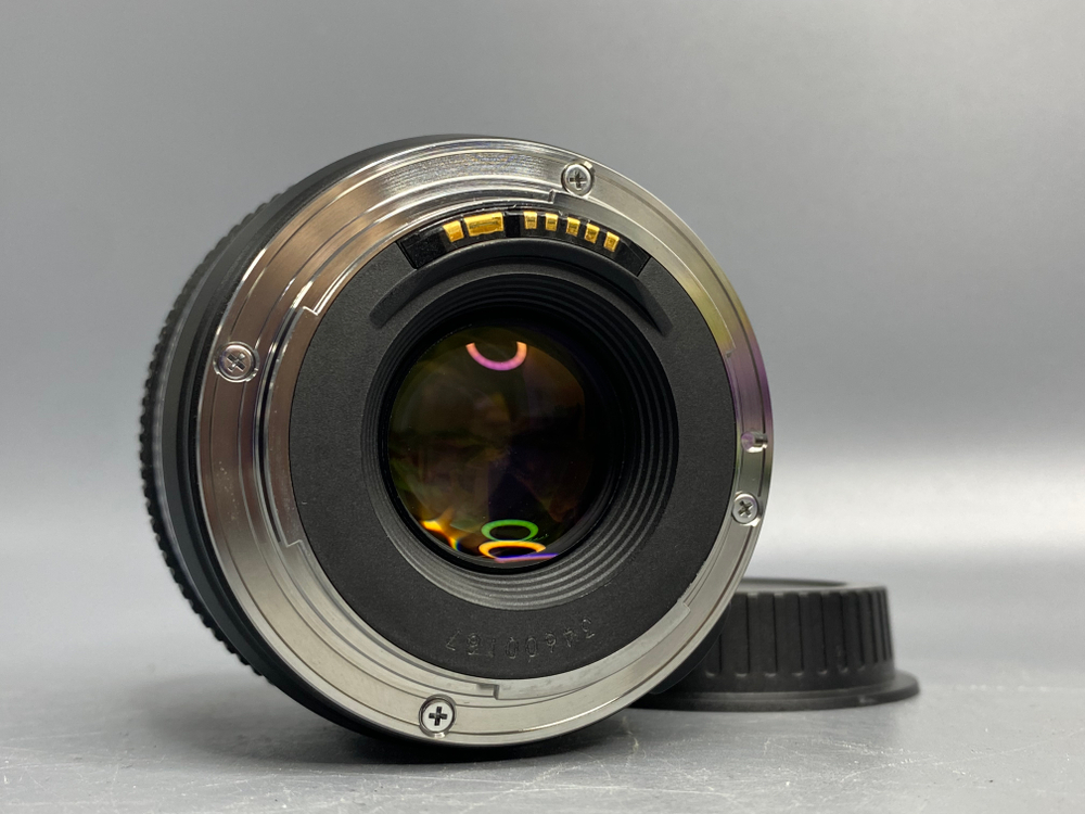 Canon EF 28mm f/1.8