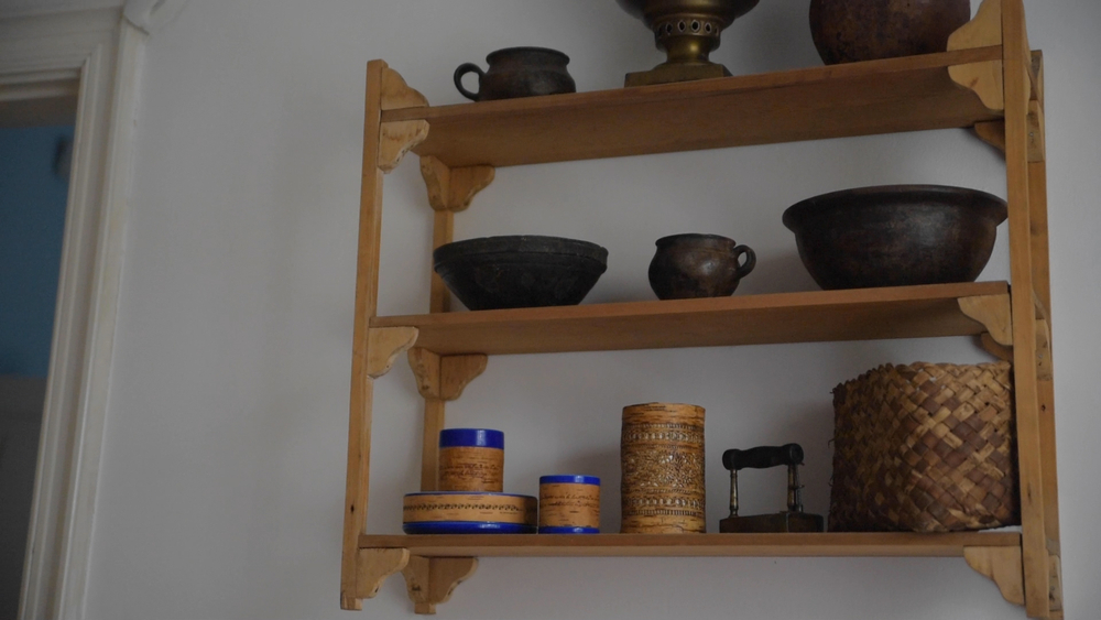 Кружка малая фарфоровая без ручки c берестой и с цитатами Лермонтова. Lermontov forever.