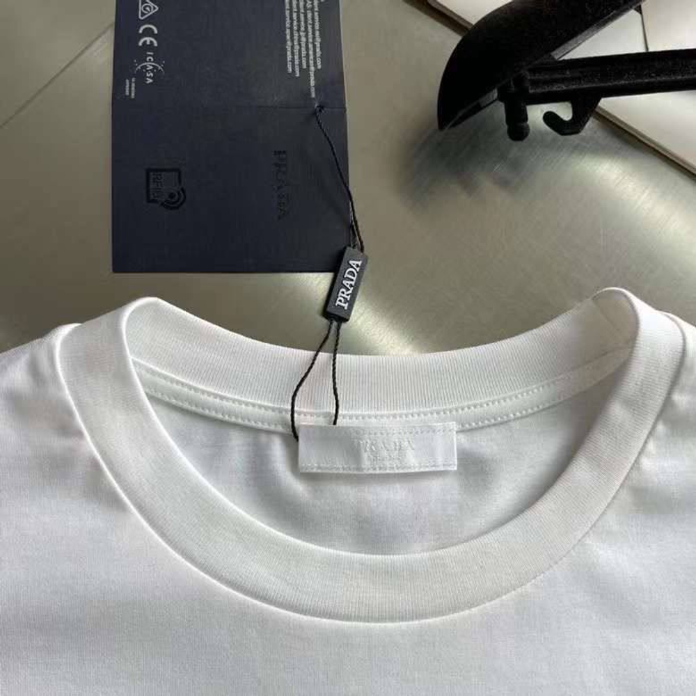 Футболка Prada