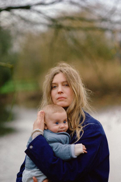 ZARA СТЕГАНЫЙ ЖАКЕТ ИЗ РЕЛЬЕФНОЙ ТКАНИ, СЕРО-СИНИЙ