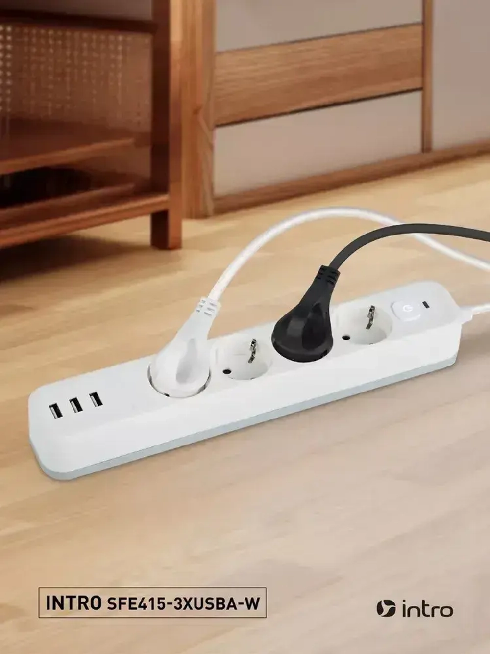 Сетевой фильтр Intro SFE415-3xUSBA-W с базовой защитой с заземлением с выключателем 4 розетки+3xUSBA 3,1A 1,5м 10А белый / удлинитель сетевой 1,5м