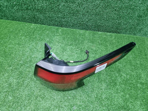 Фонарь правый внешний Toyota Sequoia 3 (2022-н.в.)