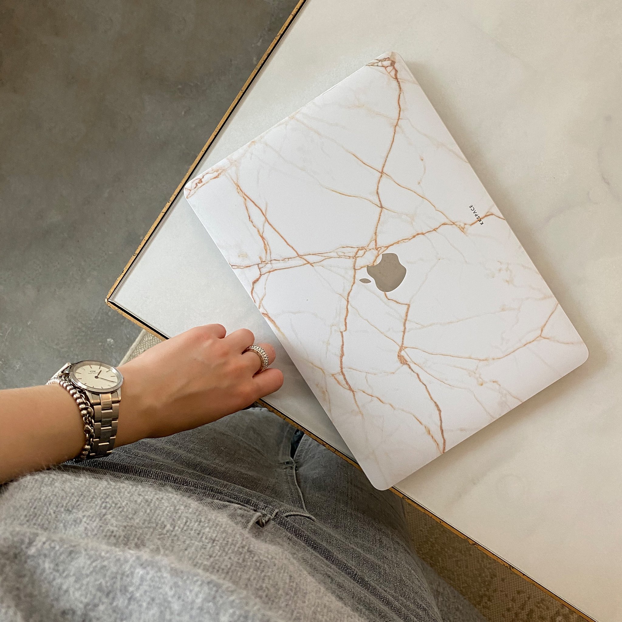 Виниловая наклейка SPARK для MacBook