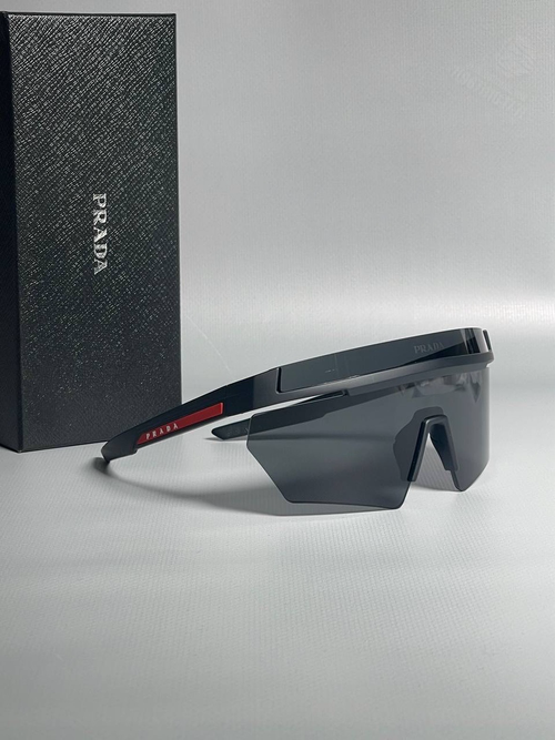 Солнечные очки Prada