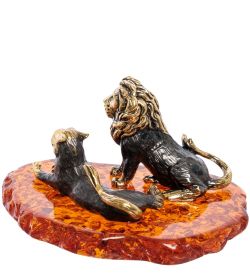 Народные промыслы AM-2254 Фигурка «Лев с львицей» (латунь, янтарь)