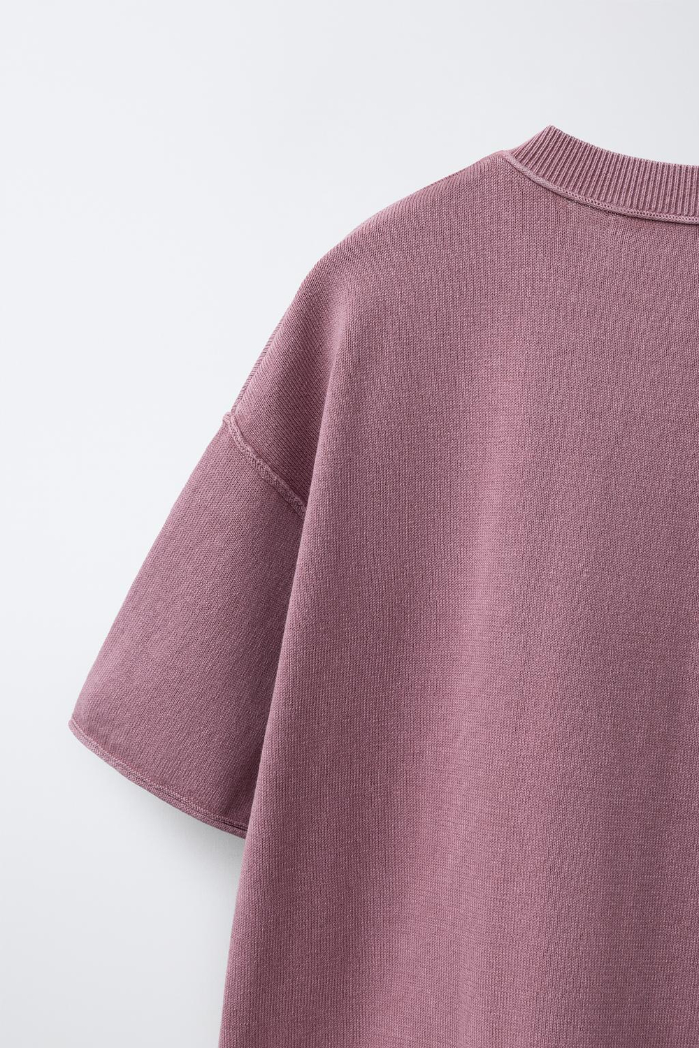 ZARА ФУТБОЛКА ИЗ ТРИКОТАЖА С ЭФФЕКТОМ ПОТЕРТОСТИ, ПЫЛЬНЫЙ РОЗОВЫЙ