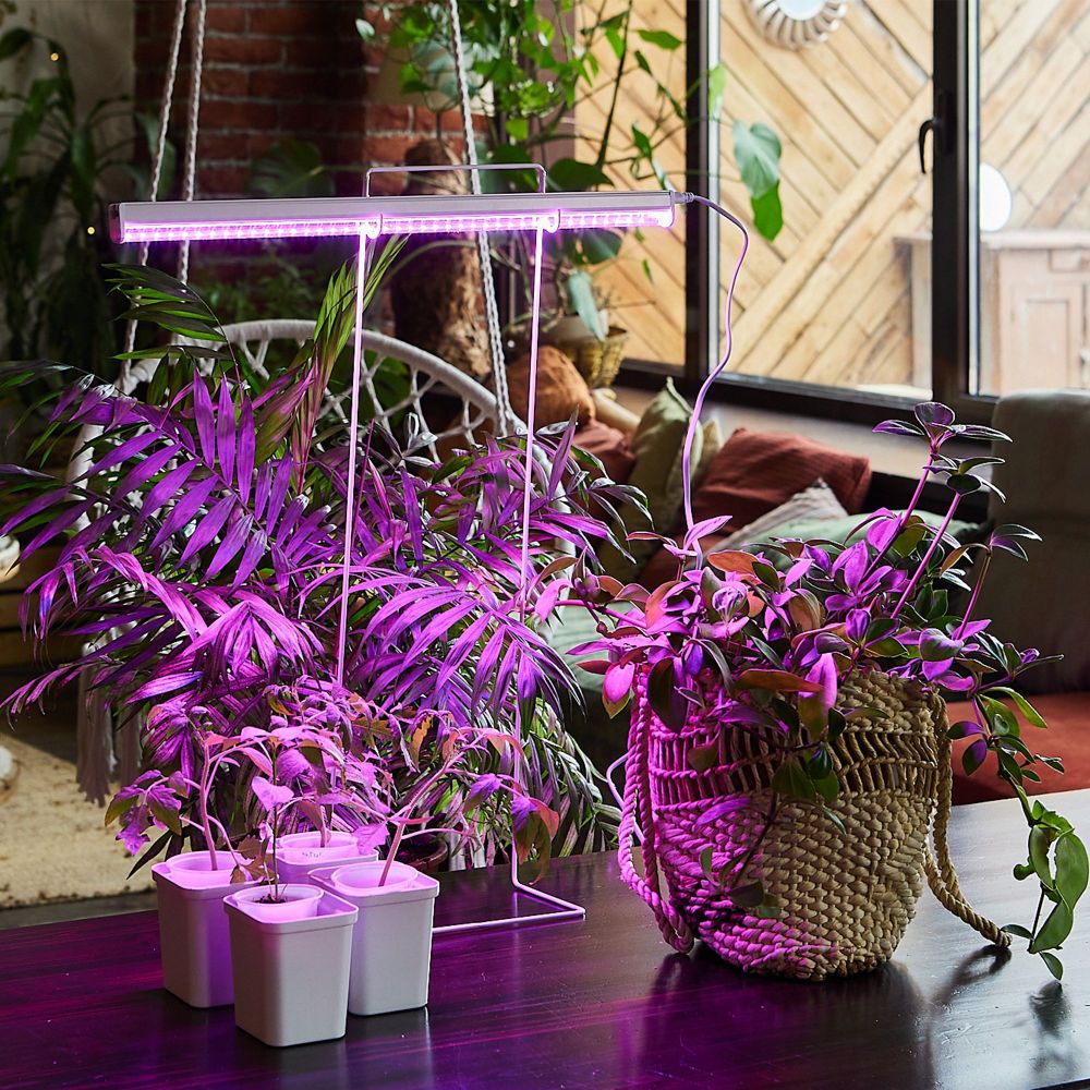 ULI-P20-10W-SPSB IP40 WHITE Светильник для растений светодиодный линейный. 560мм. выкл. на корпусе. Спектр для рассады и цветения. TM Uniel