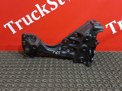 Кронштейн переднего бампера левый