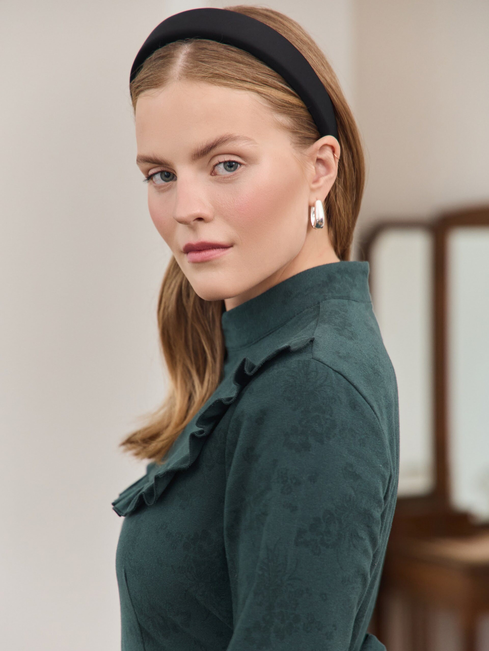 Платье с вшитой манишкой