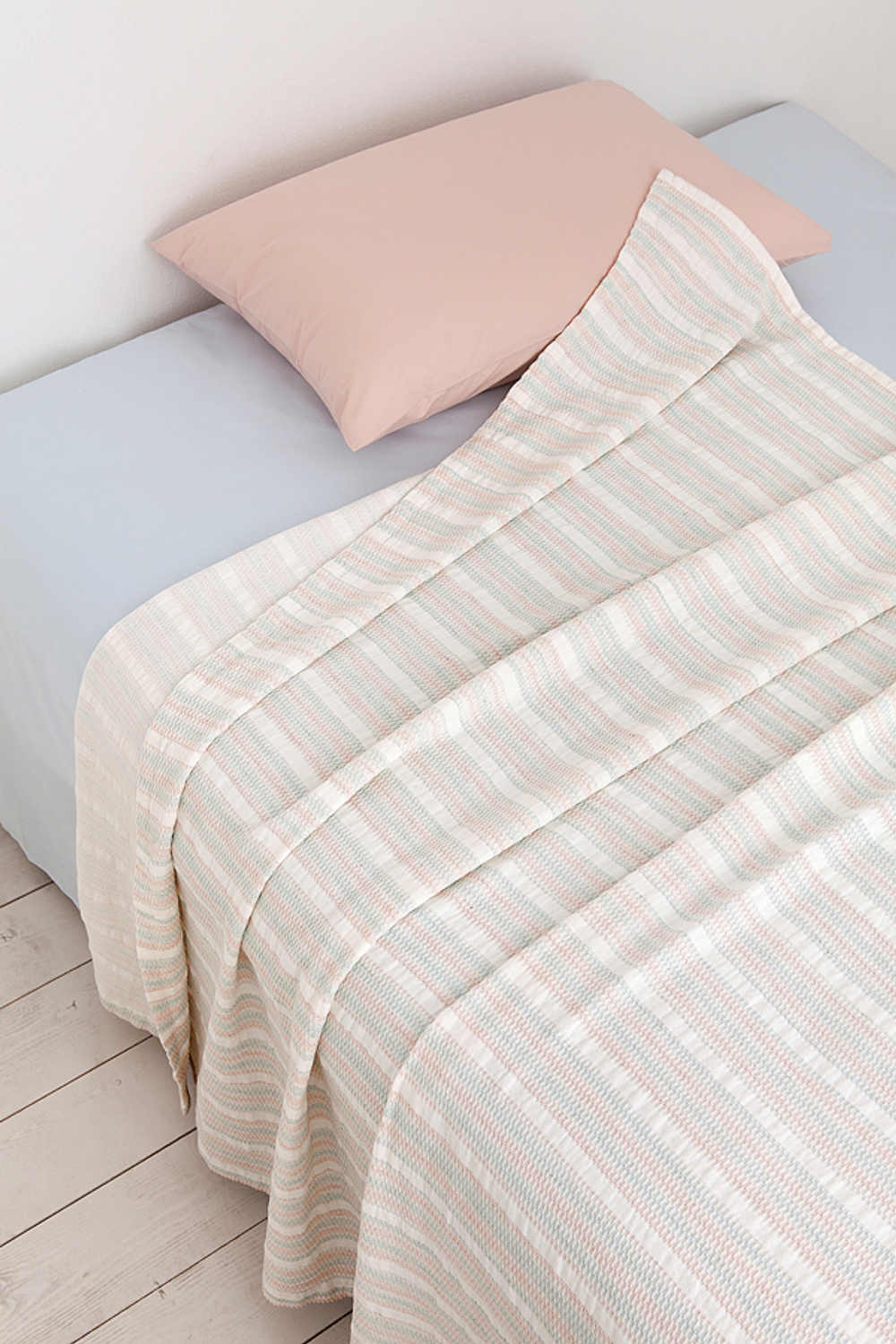 Покрывало 150х210 Devilla Candy экрю-розовый-голубой