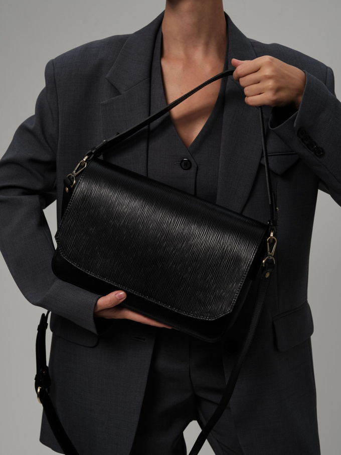 Сумка кожаная на плечо черная