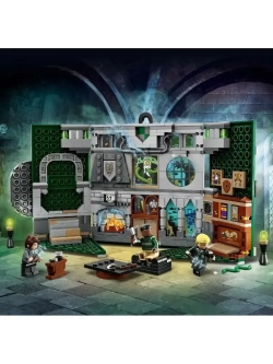 Конструктор Гарри Поттер "Знамя факультета Слизерин" 349 дет