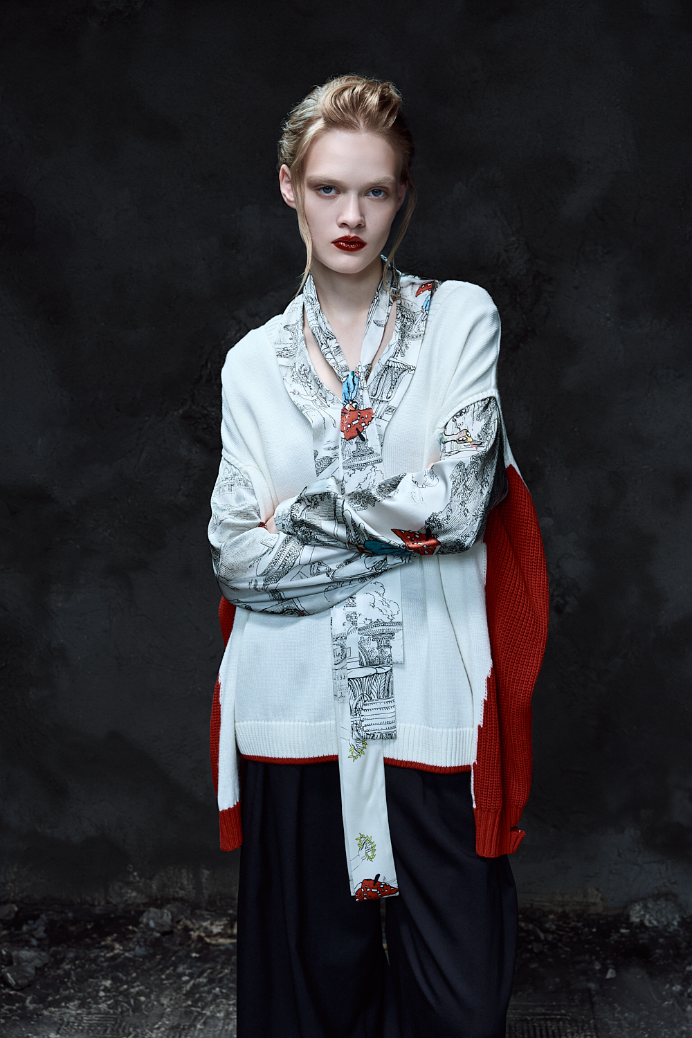 Свитер с разрезами на плечах OLA OLA