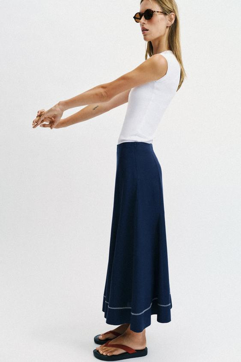 ZARA РАСКЛЕШЕННАЯ ЮБКА МИДИ С ВЫШИВКОЙ, ЧЕРНИЛЬНО-СИНИЙ