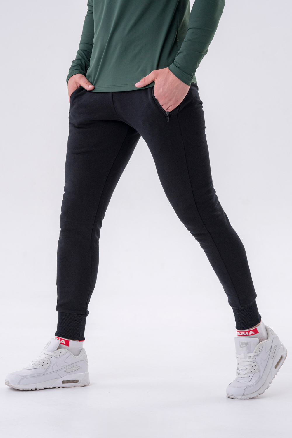 Мужские брюки Nebbia Slim sweatpants with zip pockets “Re-gain” 320 Black