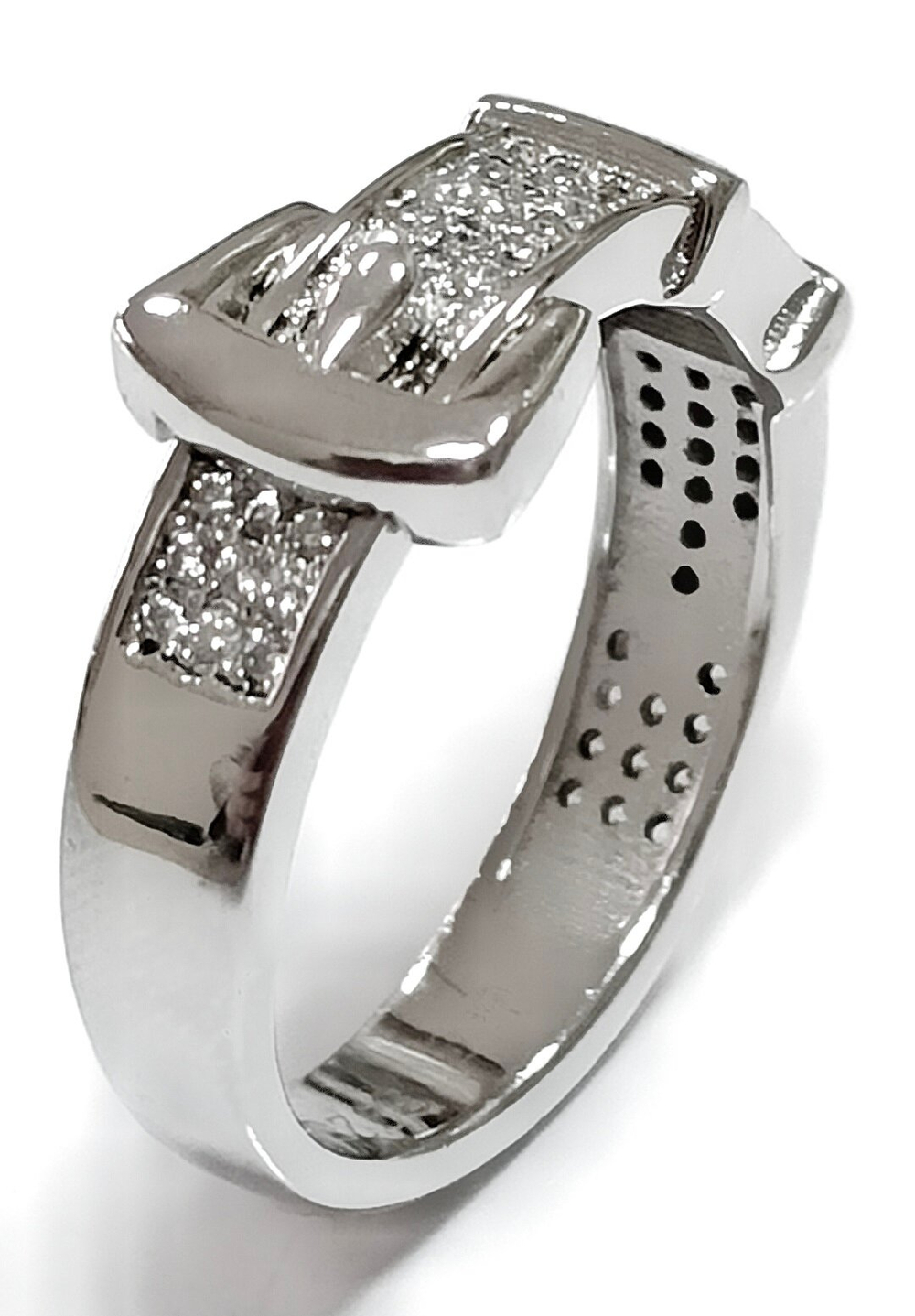 Ювелирное кольцо из серебра в в виде ремня