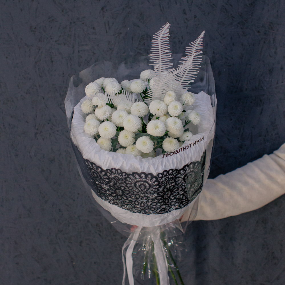 114. Кружевной букет с хризантемой Ньютон