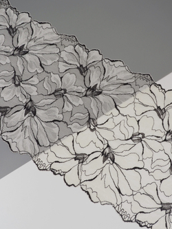 Эластичное кружево молочное с черным ширина 23,5 см