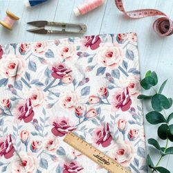 Ткань сатин розовые розы на белом фоне