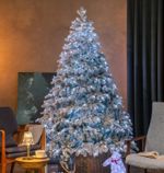 Заснеженная елка с гирляндой «Камчатская» холодный свет (Литая+пвх) 4 м
