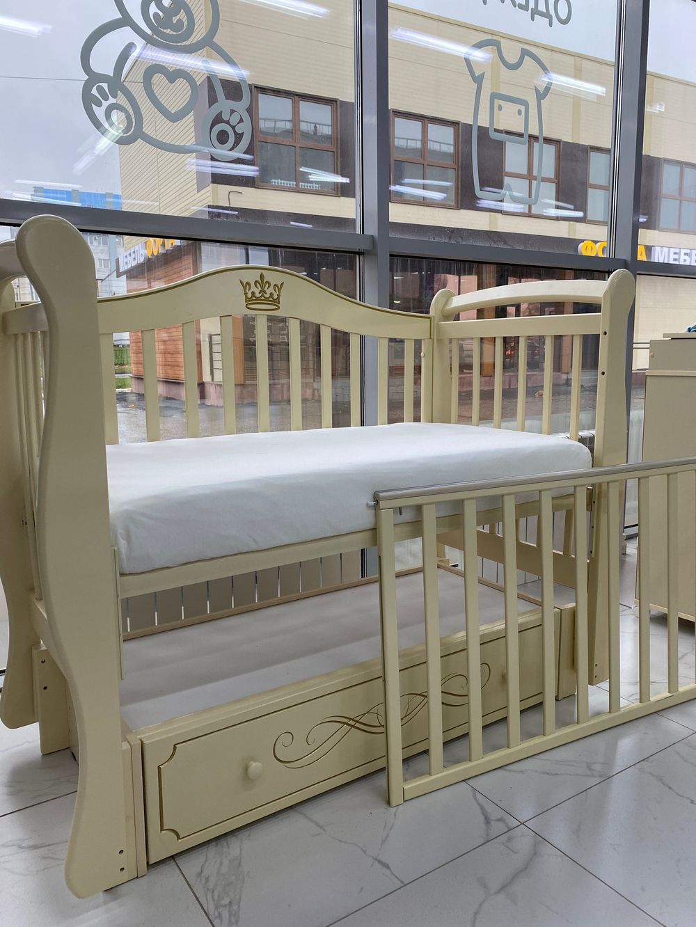 Кровать детская "Julia 11" автостенка, универсальный маятник (слоновая кость)