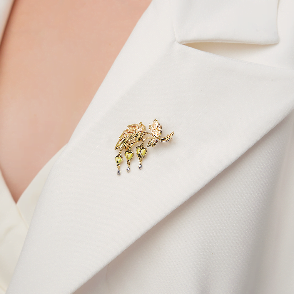 Брошь «Дицентра» из лимонного золота с эмалью