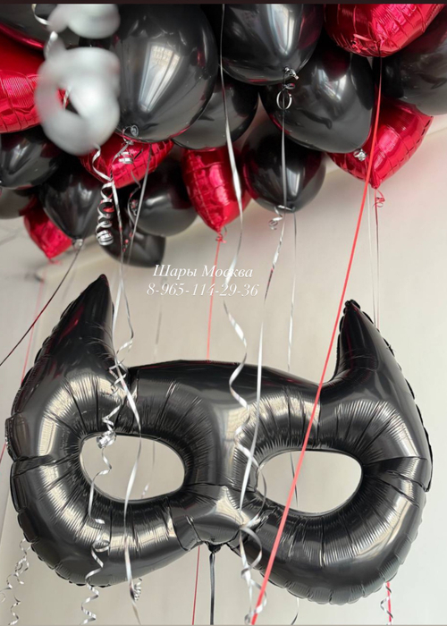 Маска бетмена с шарами и сердечками