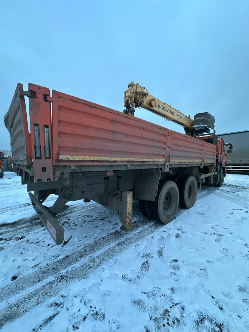 КамАЗ 65115 6x4 Бортовой с КМУ 732450 (Дизельный, 11,7 л, 301 л.с., МТ)