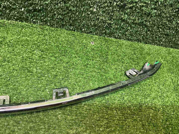 Накладка переднего бампера правая Hongqi HS5 19-нв