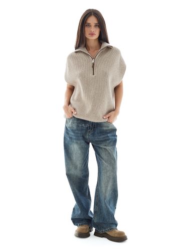 Бежевый вязаный жилет на молнии