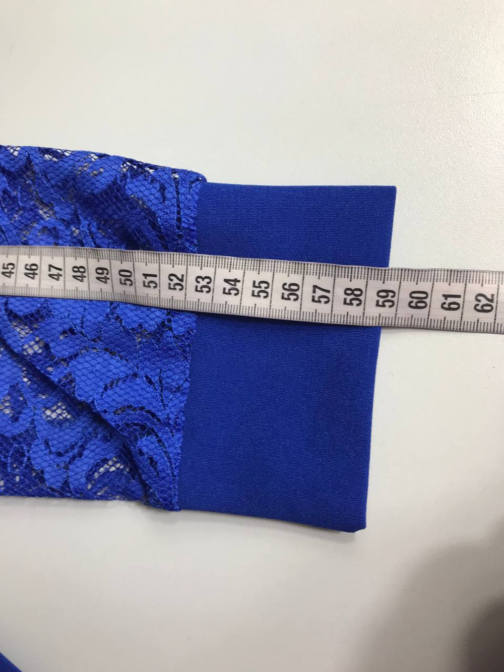 Блузка насыщенного синего оттенка с ажурными вставками 48 размер