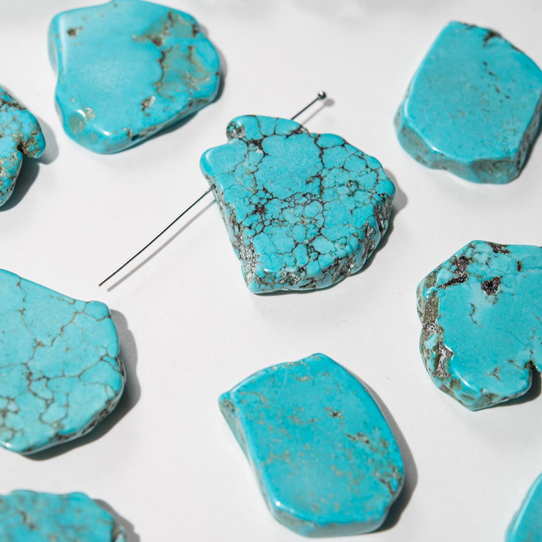 Туркенит (имитация бирюзы), смещенное отверстие, 28-34*21,5-29,5мм